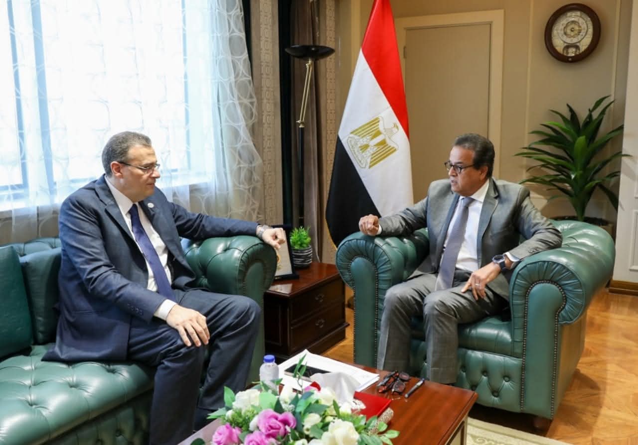 وزير الصحة والسكان يستقبل رئيس الجهاز المركزي للتنظيم والإدارة لتعزيز التعاون
