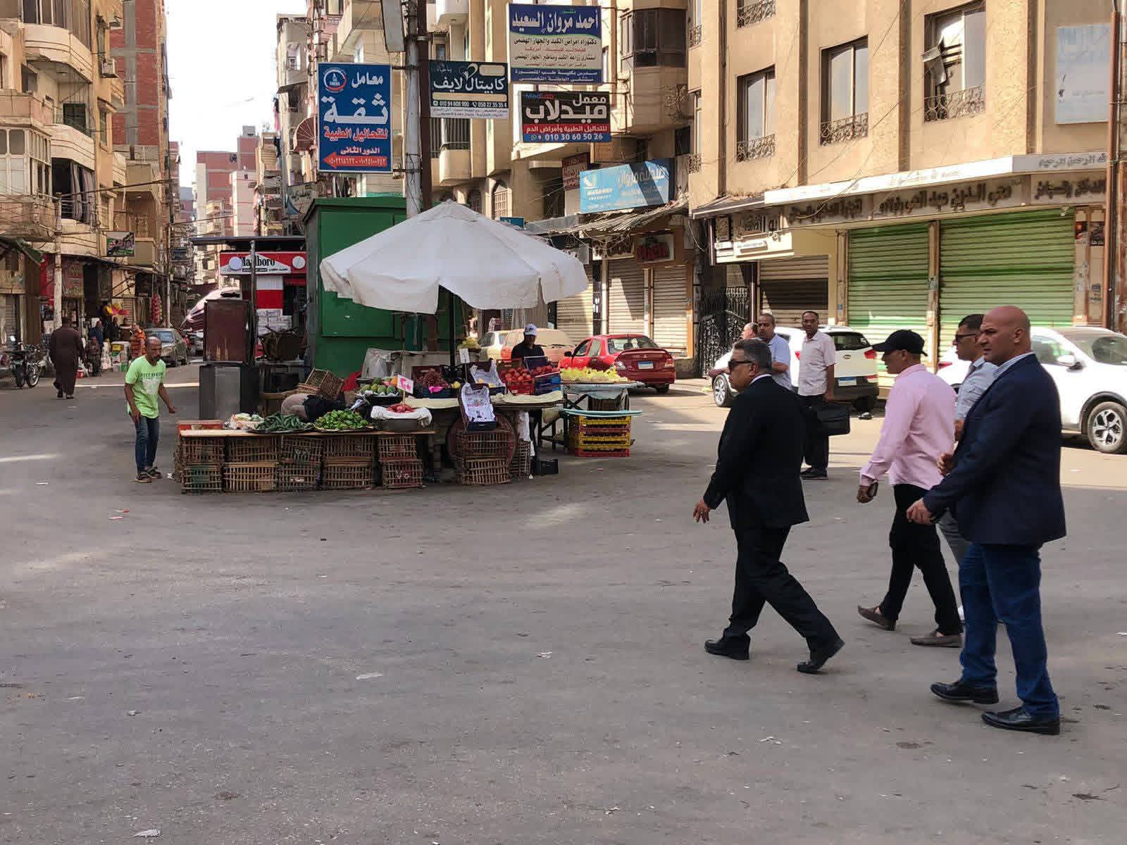 محافظ الدقهلية يتابع رفع الإشغالات وتحسين النظافة بحي غرب المنصورة