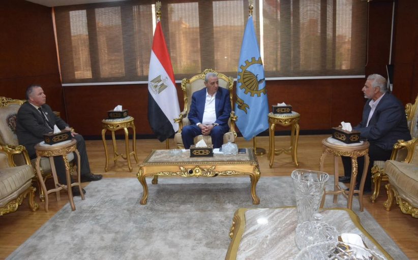 محافظ الغربية يستقبل رئيس الجامعة التكنولوجية بسمنود لمناقشة سبل التعاون المشترك