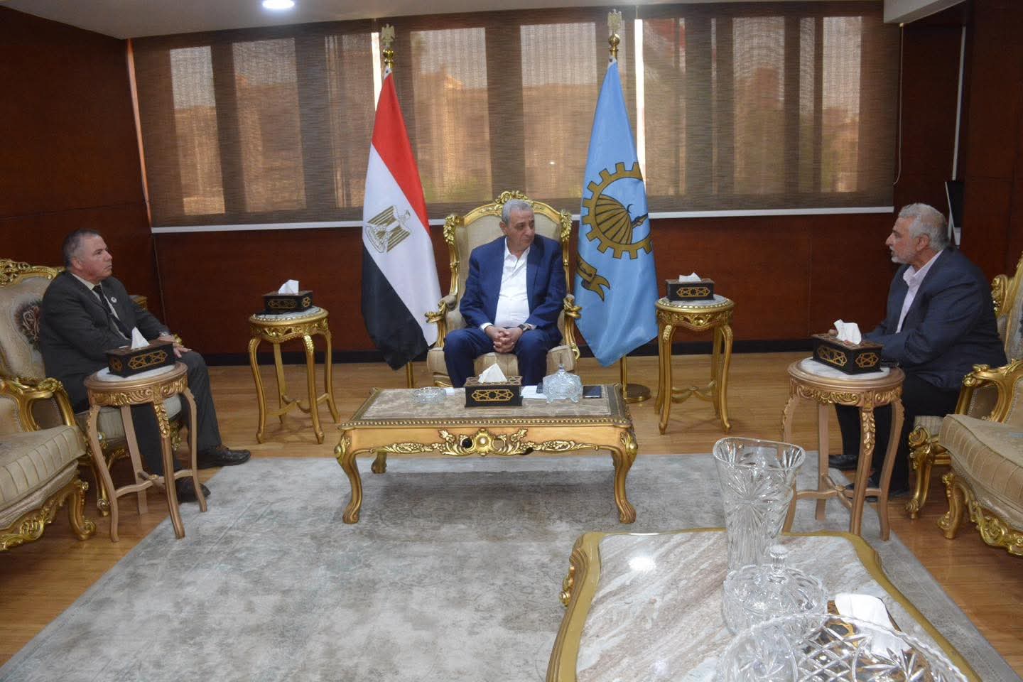 محافظ الغربية يستقبل رئيس الجامعة التكنولوجية بسمنود لمناقشة سبل التعاون المشترك
