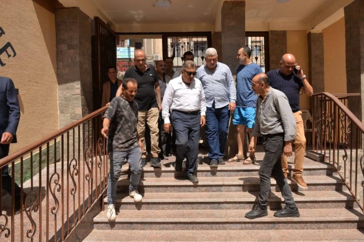 محافظ الدقهلية يقوم بجولة ميدانية للإطلاع على حمام سباحة الجلاء