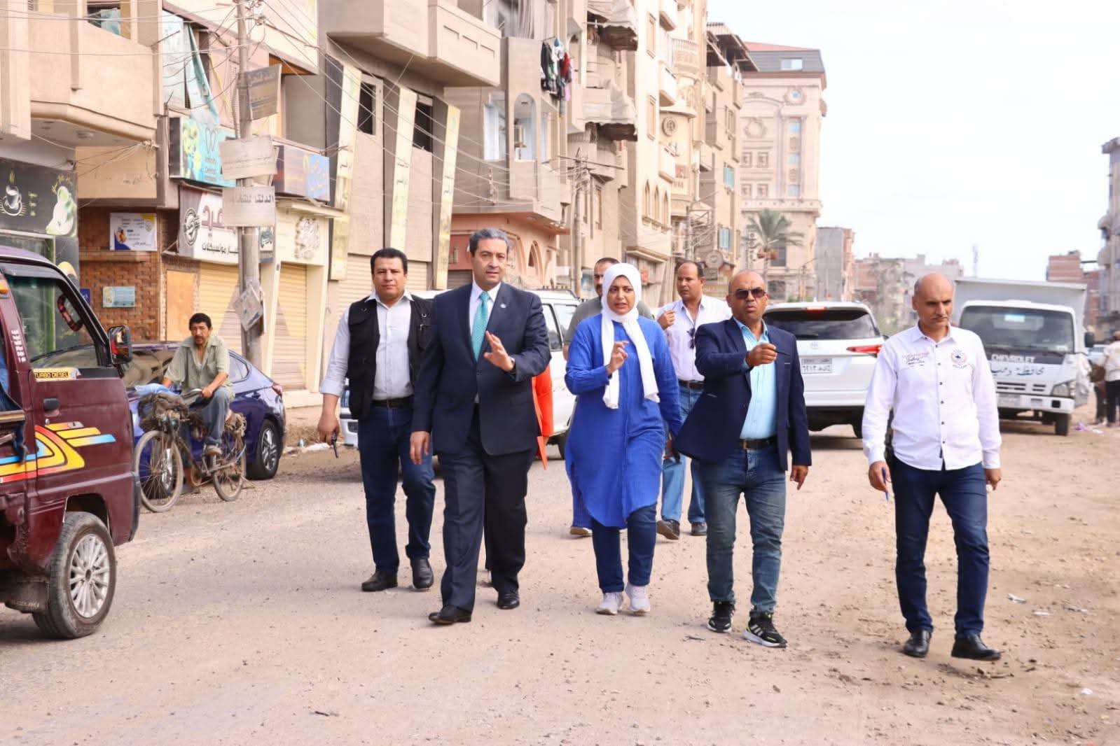 محافظ دمياط بجولة ميدانية مفاجئة ليتابع أعمال تطوير طريق عزبة البرج