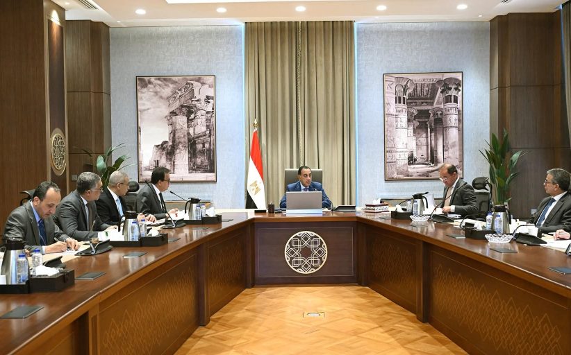 رئيس الوزراء يُتابع جهود طرح الفرص الاستثمارية المتاحة في قطاع الصحة