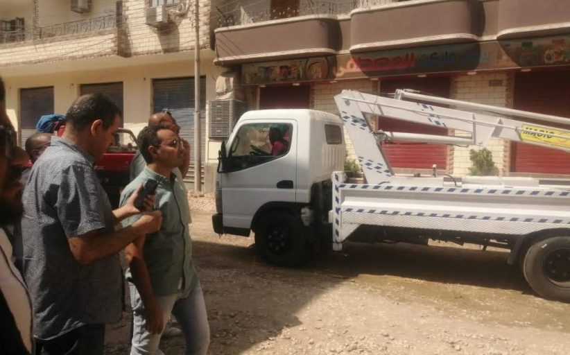 مجلس مدينة الأقصر ينفذ قرار إخلاء وهدم عقار خطير بحوض الـ18