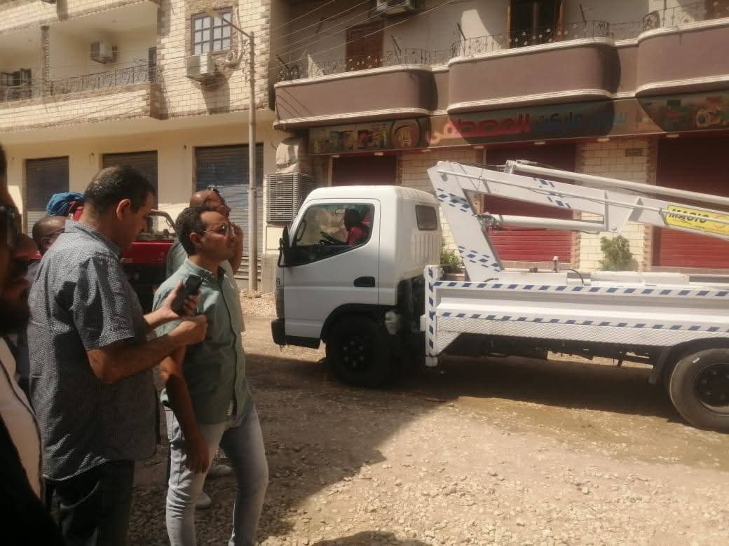 مجلس مدينة الأقصر ينفذ قرار إخلاء وهدم عقار خطير بحوض الـ18