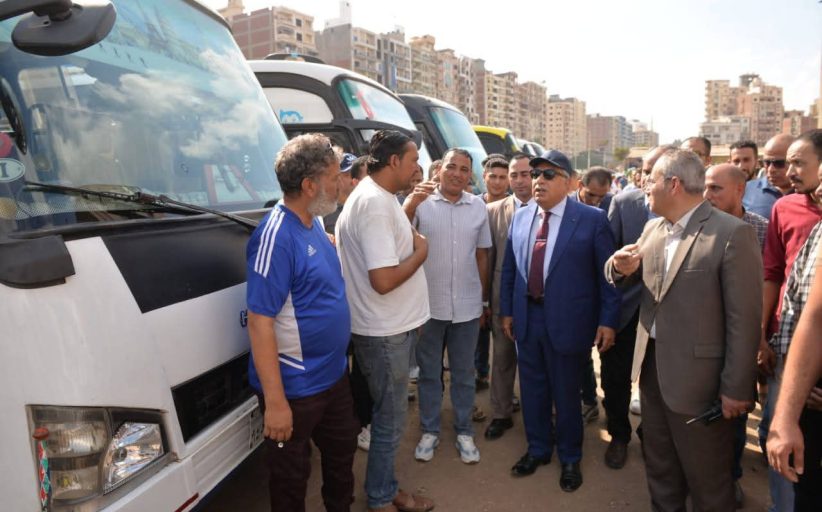 محافظ الدقهلية يتفقد اصطفاف 62 باصًا جديدًا لدعم منظومة النقل الجماعي بمدينة المنصورة