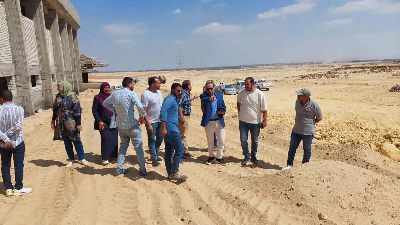 وزير الإسكان يتابع مشروعات المرافق والكهرباء بالمنطقة الصناعية الثانية