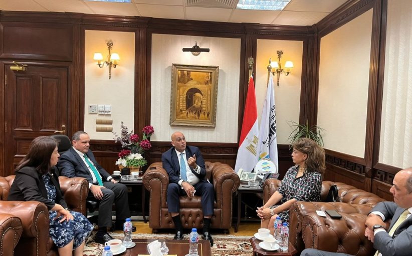الرئيس التنفيذي يستقبل مسئولي البنك الأوروبي لبحث سبل التعاون في البرامج التنموية