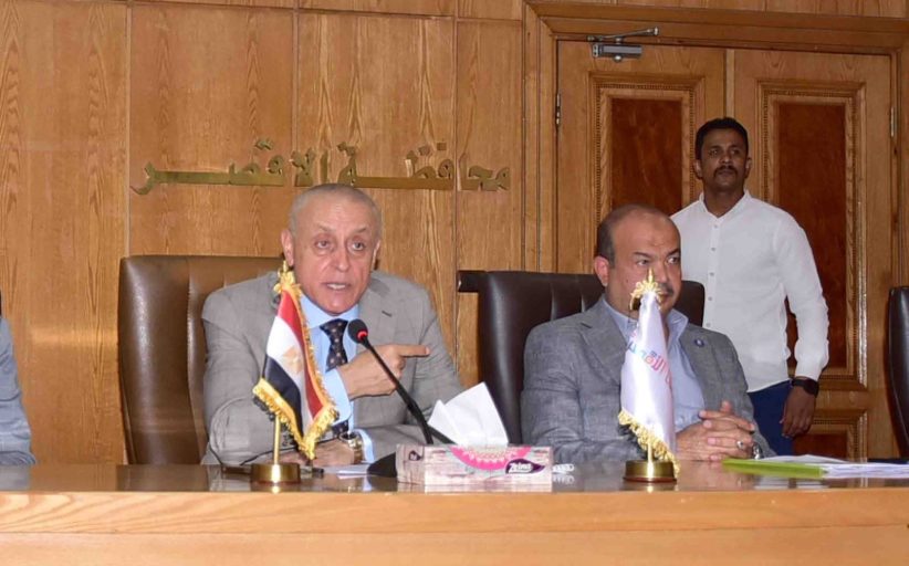 محافظ الأقصر يترأس اجتماع الاستعدادات لتنفيذ التجربة 