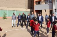 مع انطلاق العام الدراسي الجديد.. محافظ القليوبية يشارك الطلاب في طابور الصباح