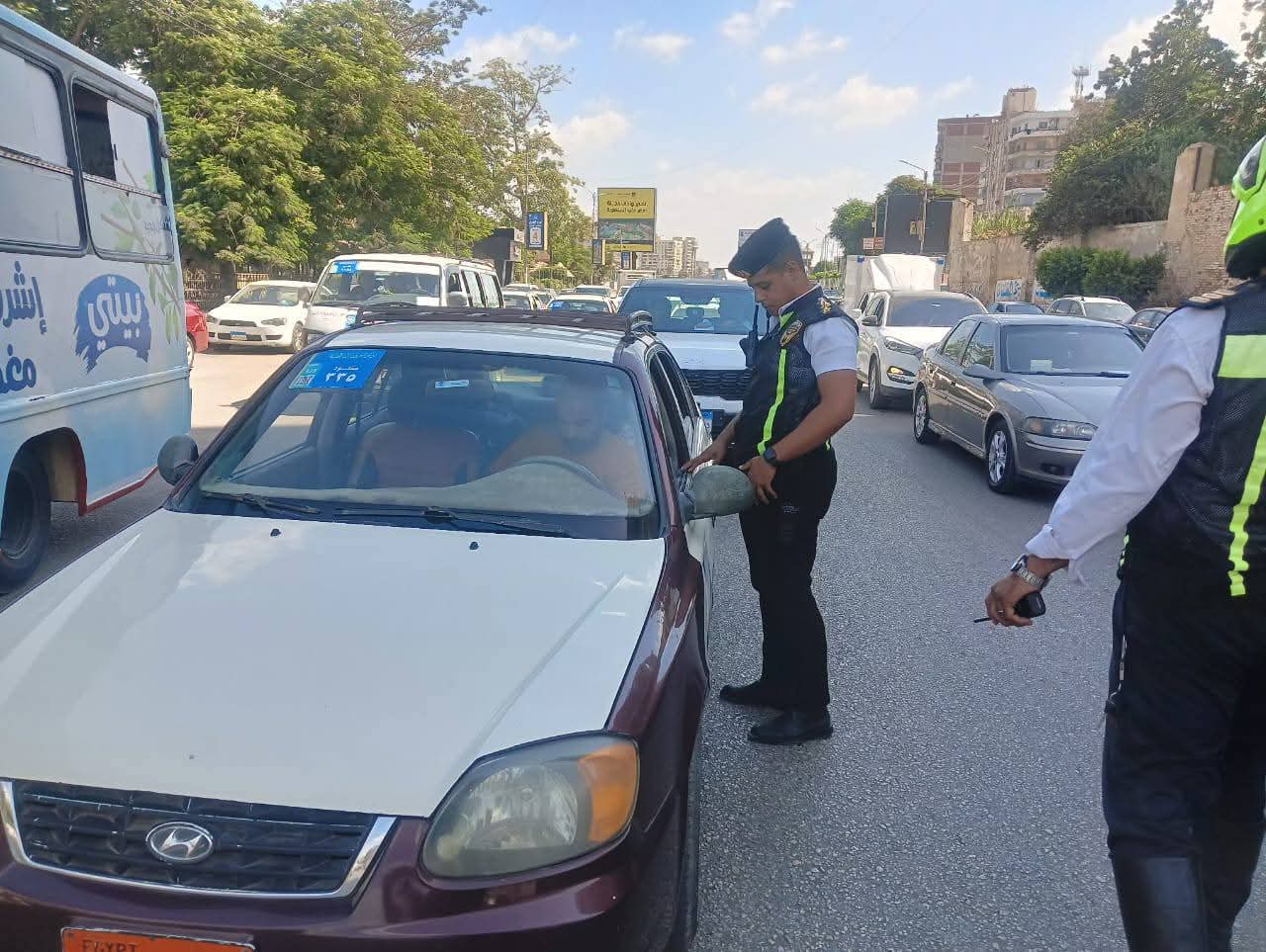 محافظ الدقهلية يقود حملة مرورية للكشف عن المخدرات وضبط المخالفين