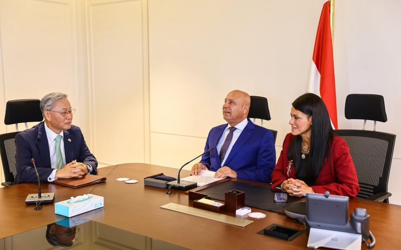 وزير الصناعة يشهد توقيع مذكرة تفاهم بين وزيرة التخطيط وسفير كوريا الجنوبية بالقاهرة