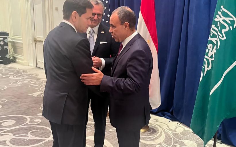 وزير الخارجية يلتقي بنظيره والقائم بأعمال مستشار الأمن القومي الأمريكي