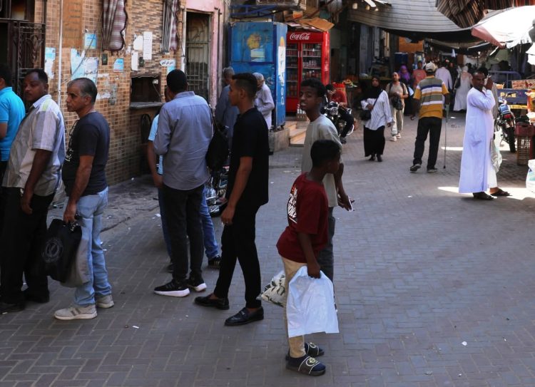أسوان تشن حملات مكثفة لفتح الشوارع وتحسين حركة المواطنين
