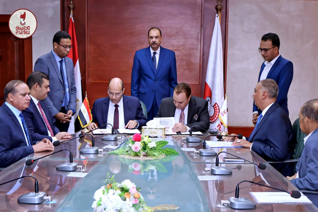 سوهاج توقع بروتوكول تعاون مع البنك الأهلي لتسويق الأصول غير المستغلة