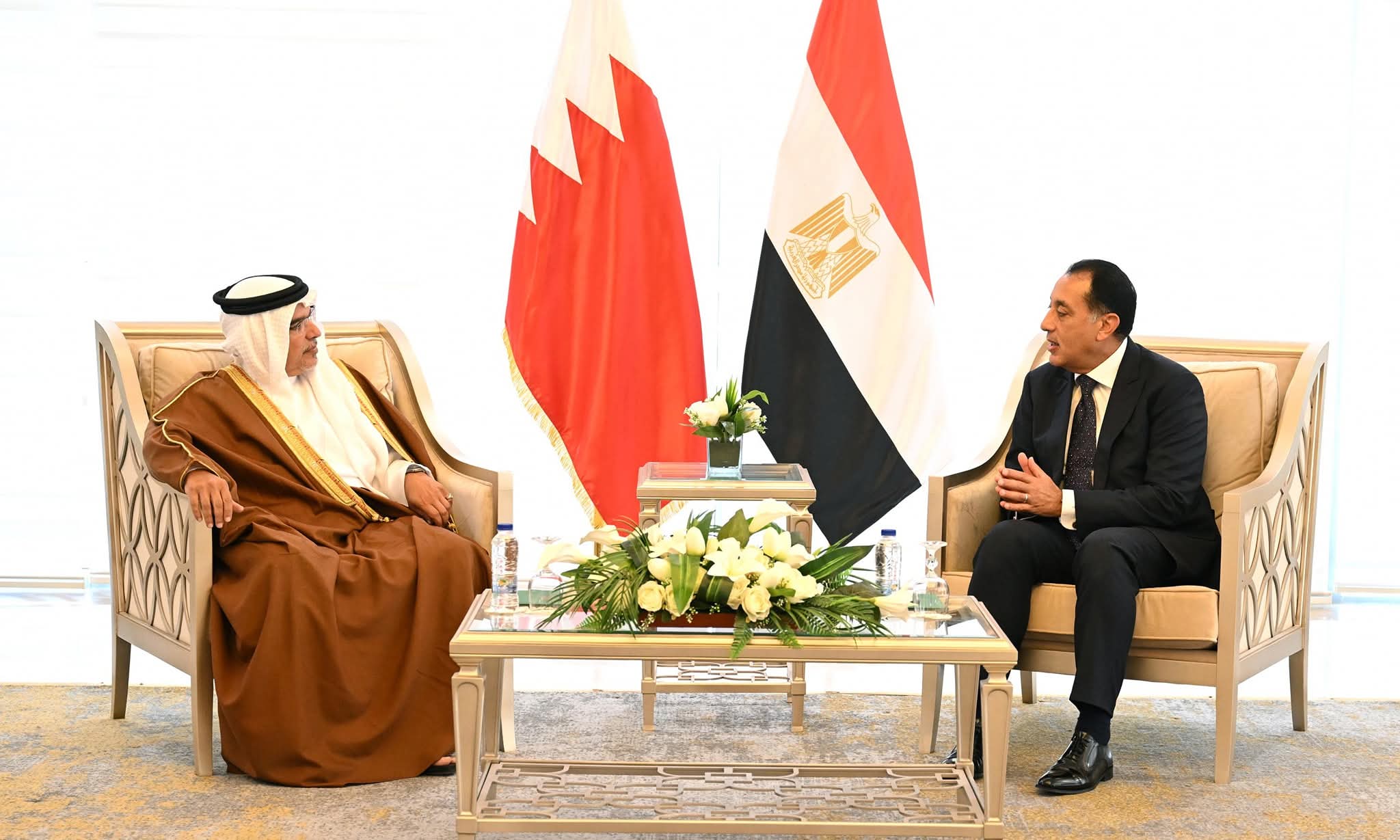 رئيس الوزراء وولي عهد البحرين يترأسان جلسة مباحثات لمناقشة الملفات والقضايا محل الاهتمام المشترك بين البلدين