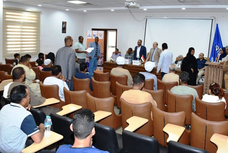 رئيس مدينة بورفؤاد يتابع أعمال مكافحة الحشرات بمحيط شركة النصر للملاحات