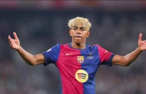 لامين يامال لاعب برشلونة 