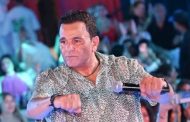 محمد فؤاد يداعب جمهوره في سهرة غنائية بسكاي العلمين الجديدة 