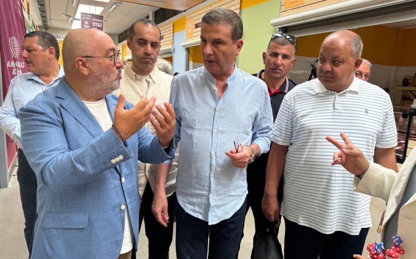 وزيرا الزراعة والشؤون النيابية يتفقدان تجربة السوق التعاوني في مدينة باري الإيطالية