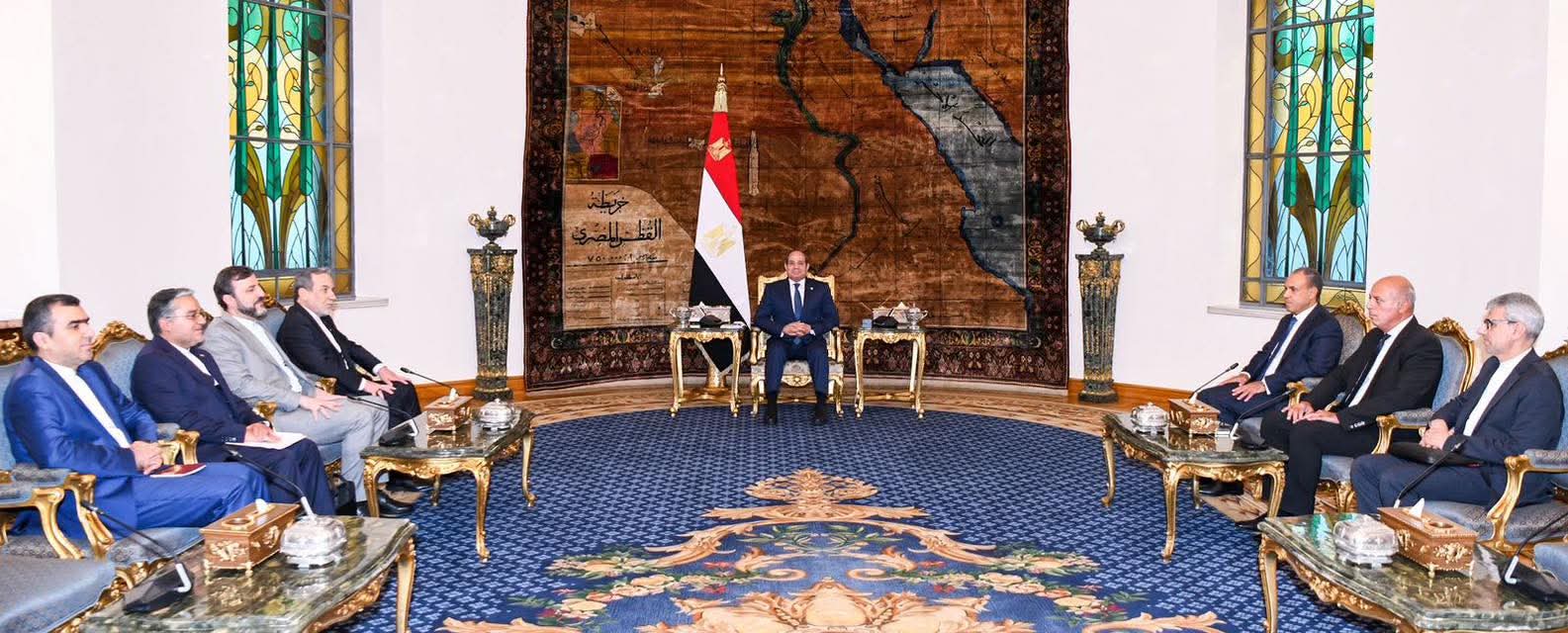الرئيس السيسي يلتقي وزير خارجية إيران الإسلامية لمنافشة الملف النووي الإيراني