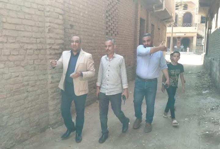 رئيس مدينة الواسطى يتابع شكاوى الأهالي حول تجمعات مياه مجهولة