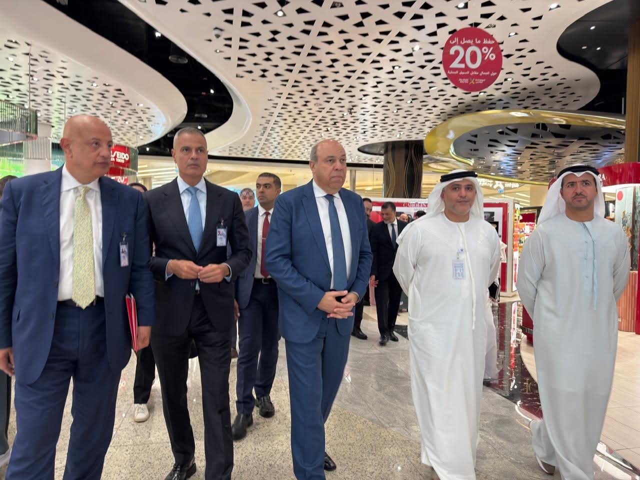 وزير الطيران المدني يترأس وفدًا رفيع المستوى في زيارة رسمية لأبوظبي لتعزيز التعاون المشترك