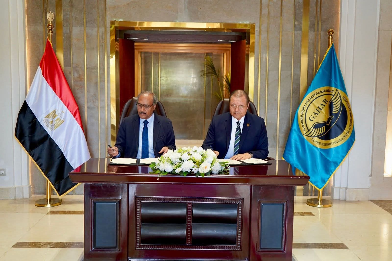 توقيع مذكرة تفاهم بين الاعتماد والرقابة الصحية” و 