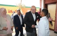 محافظ بني سويف يزور مدرسة الشهيد أحمد عبد الرحيم ويكرم نجله قبل انطلاق العام الدراسي