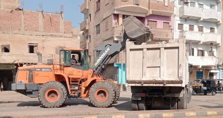 محافظة بني سويف تنفذ حملات نظافة وصيانة إنارة بالواسطى