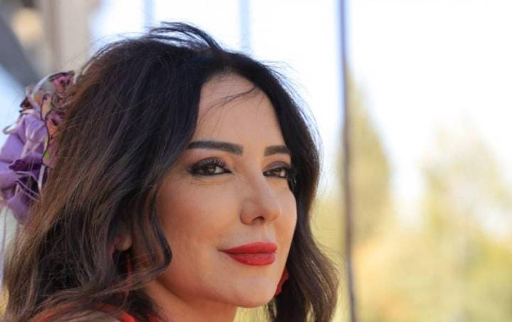 أمل عرفة تدافع عن ابنتها وتوضح الابتزاز الذي تعرّضت له.. تعرف 