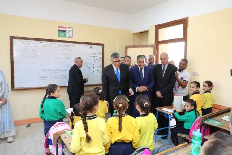 محافظ الجيزة يتابع انتظام الدراسة بعدد من مدارس أبو النمرس