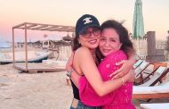 إلهام شاهين تظهر مع الفنانة أنغام بعد عودتها من رحلتها العلاجية في ألمانيا 