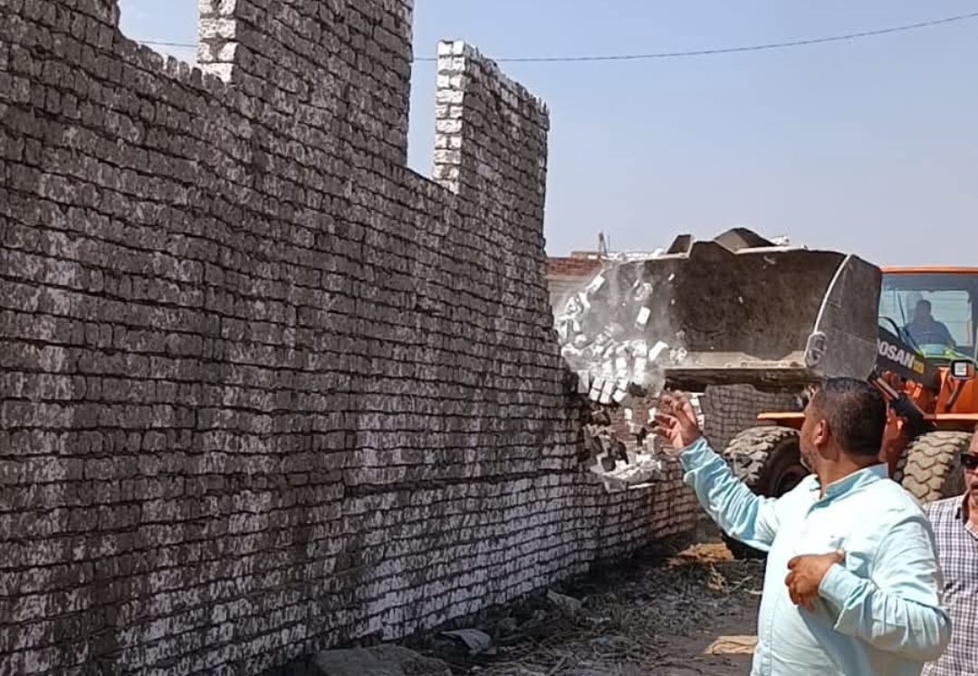 محافظ الجيزة يتابع تنفيذ إزالة 27 حالة تعدي على أملاك الدولة والأراضي الزراعية