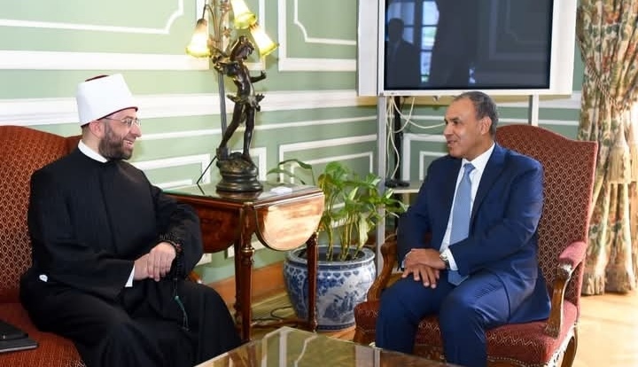 وزيرا الخارجية والأوقاف يبحثان تعزيز التعاون في نشر قيم التسامح ومكافحة التطرف