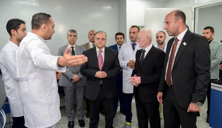 رئيس هيئة الدواء يزور مصنع وادي النيل أشيتو للصناعات الدوائية