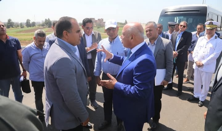 وزير الصناعة يتابع أعمال رفع كفاءة الطريق الدائري الإقليمي ضمن جولته الميدانية