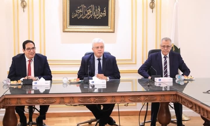 وزير التعليم العالي يتابع سير الدراسة في جامعة القاهرة الأهلية مع بداية العام الجامعي