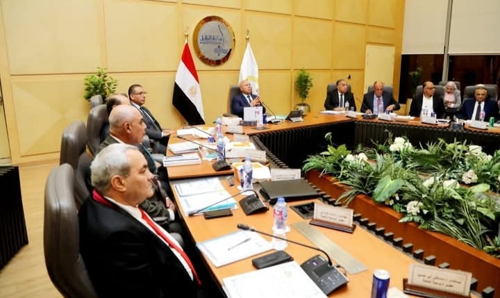 وزير الصناعة يترأس اجتماع الجمعية العامة للشركة القابضة لمشروعات الطرق والكباري