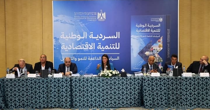 وزيرة التخطيط تستعرض أمام رؤساء التحرير تفاصيل 