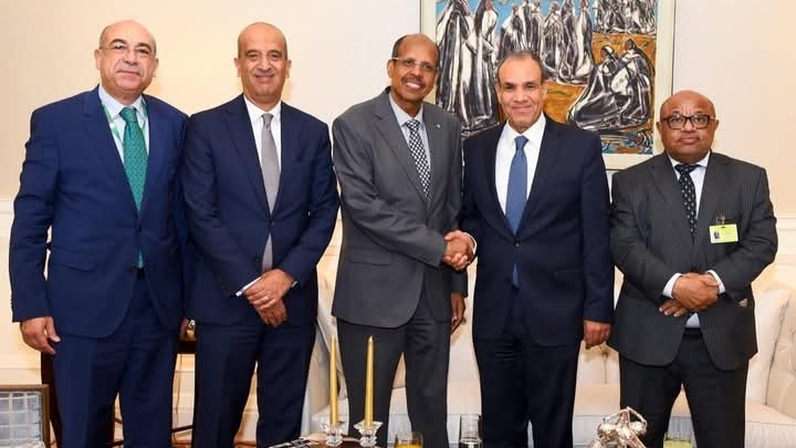 وزير الخارجية يبحث مع رئيس مفوضية الاتحاد الأفريقي تعزيز التعاون القاري