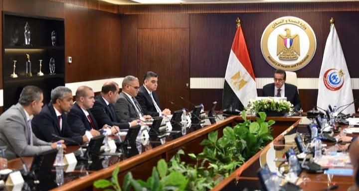 وزير الصحة يوجه بتسريع توزيع الأدوية والمستلزمات على المستشفيات والوحدات الصحية