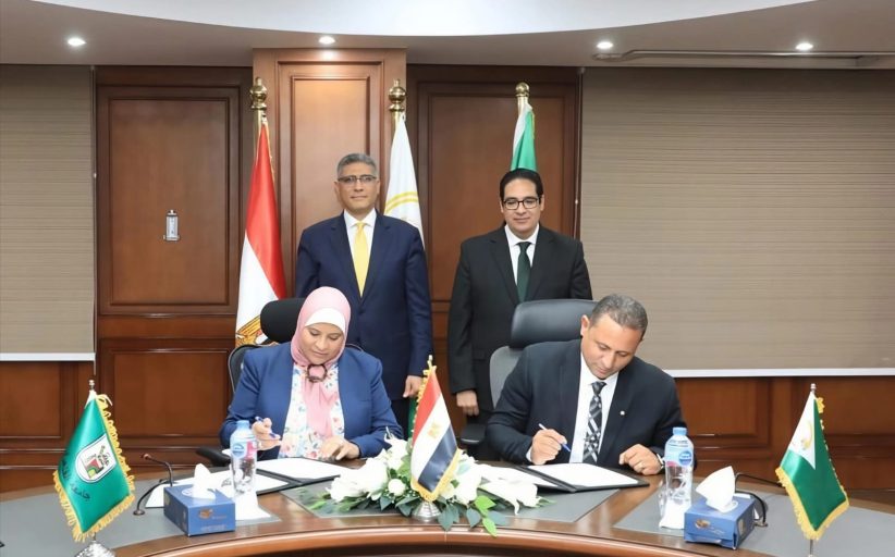 محافظ الجيزة يوقع بروتوكول تعاون مع جامعة القاهرة لتعقيم الكلاب الضالة
