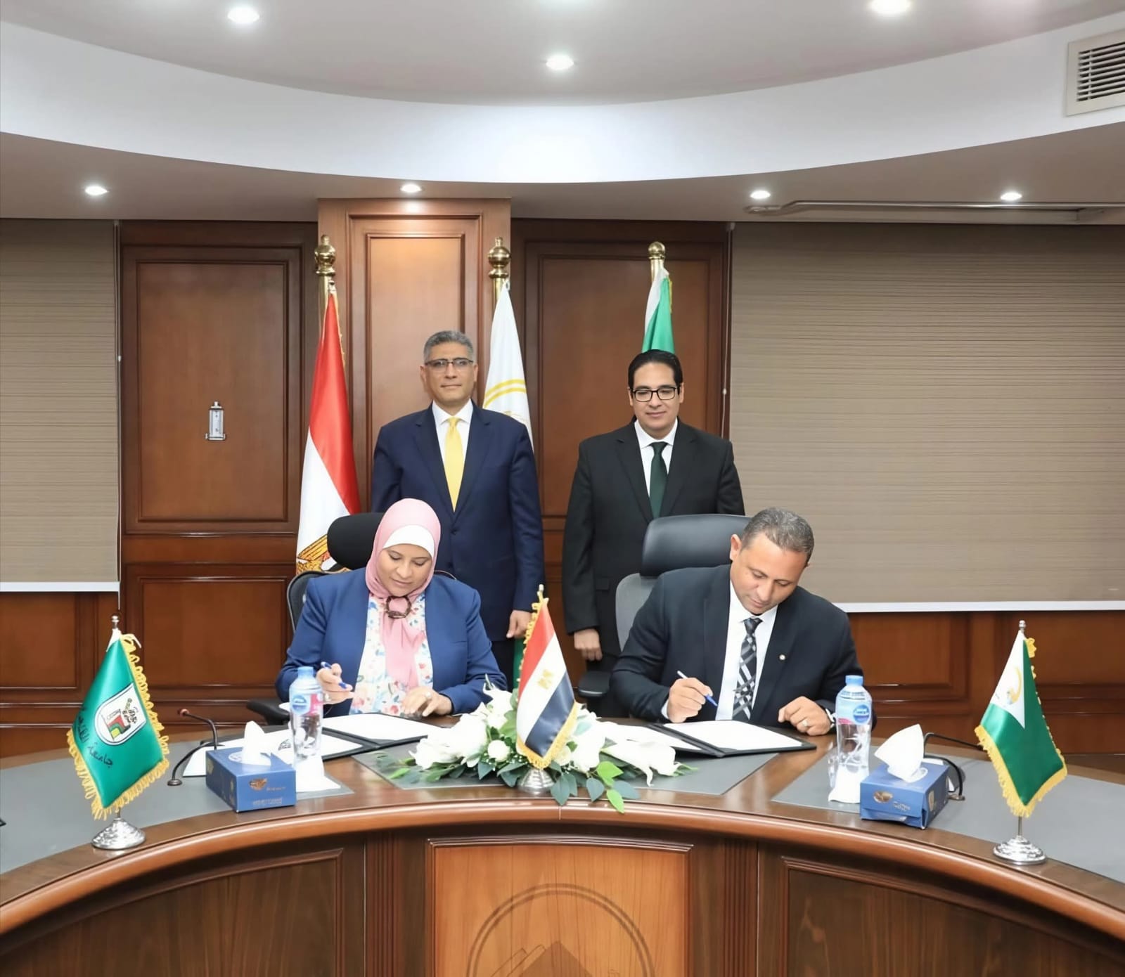 محافظ الجيزة يوقع بروتوكول تعاون مع جامعة القاهرة لتعقيم الكلاب الضالة