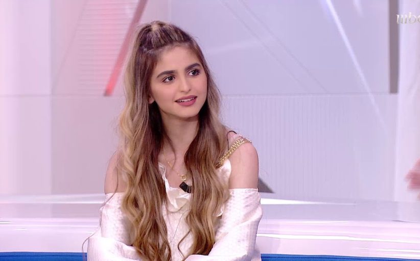 حلا الترك تتوج بالأبيض.. إطلالة ملكية تخطف الأبصار وتؤكد لقبها كأيقونة للموضة