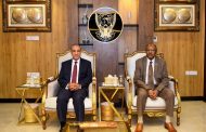 وزير الخارجية يلتقي نظيره السوداني لتبادل العلاقات الثنائية بين البلدين