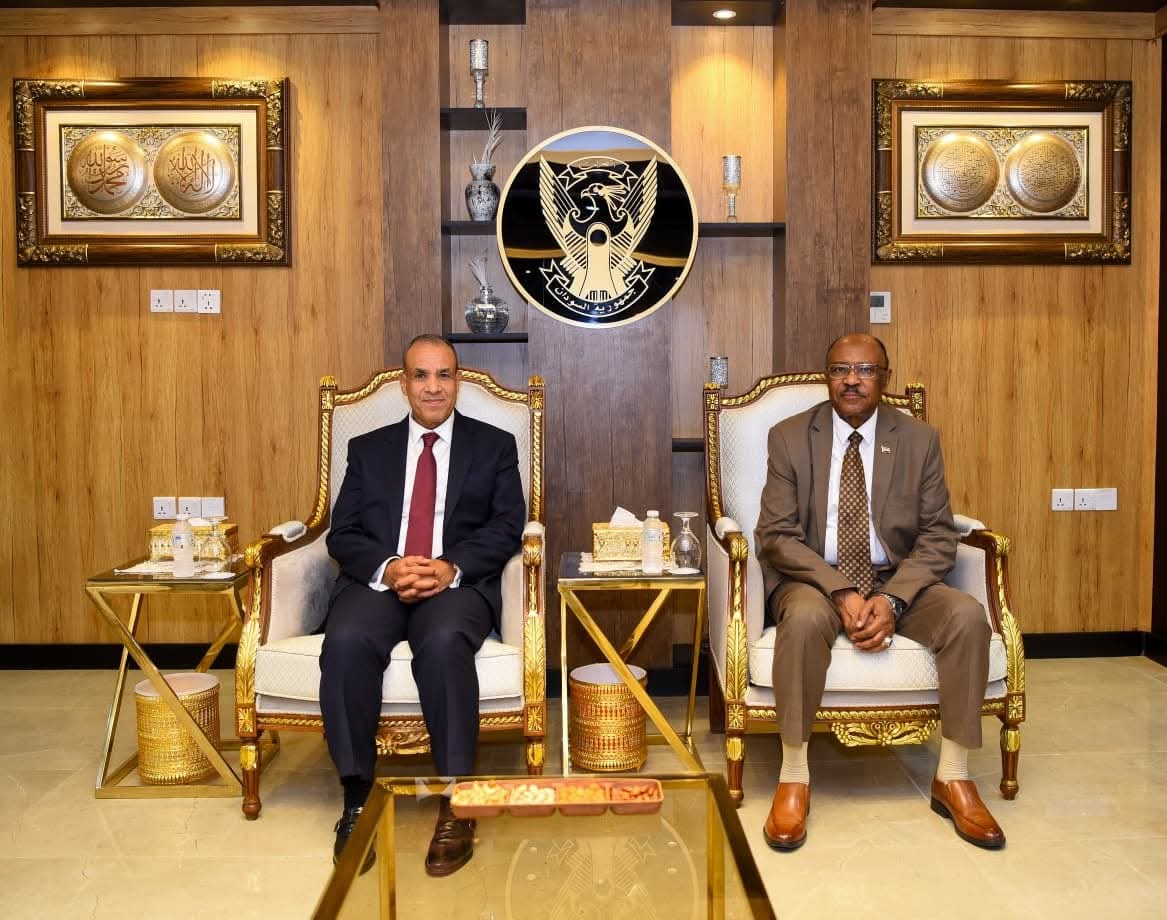 وزير الخارجية يلتقي نظيره السوداني لتبادل العلاقات الثنائية بين البلدين