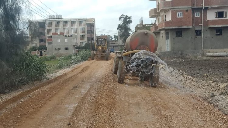 رصف وتوسعة طريق جديد يغير خريطة المرور بقلين كفرالشيخ