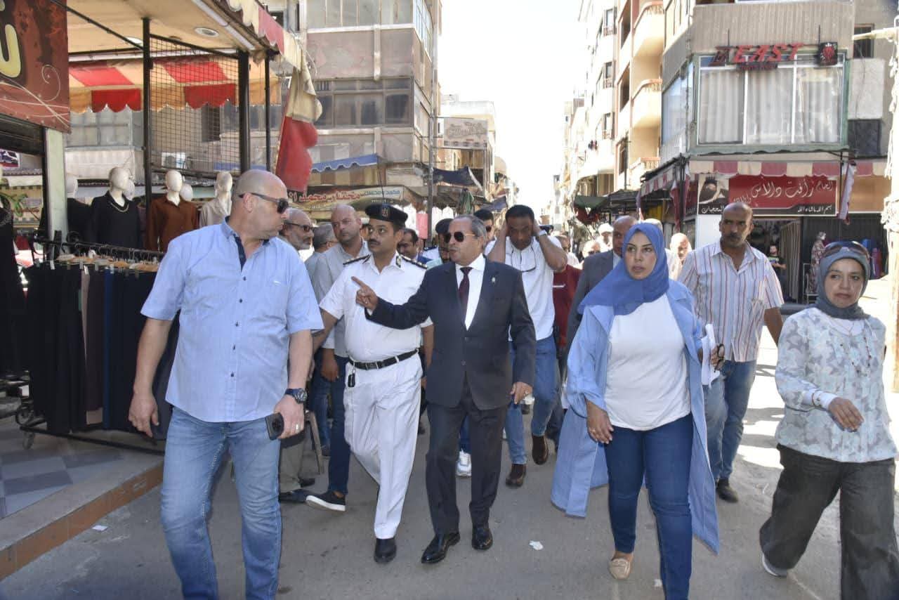 محافظ بورسعيد يشدد على الانضباط واستمرار حملات إزالة الإشغالات بشوارع حي العرب