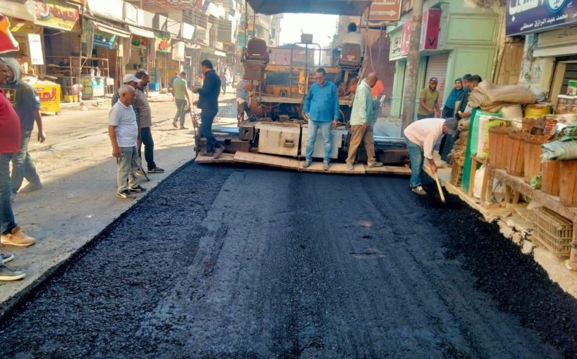 محافظ كفرالشيخ يتابع مشروعات الرصف بالحامول ضمن خطة رفع كفاءة الطرق وتحسين الخدمات
